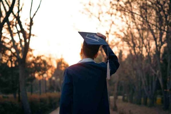 iizanyar-graduation-9893047_1280 (1)